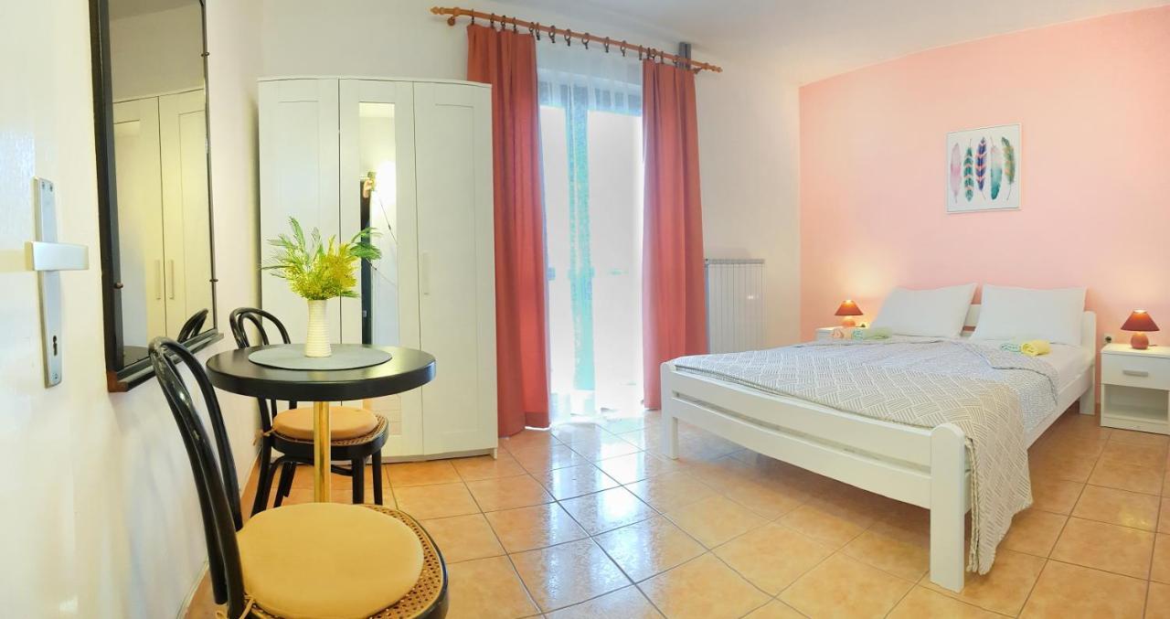 Apartments Lori Πόρετς Εξωτερικό φωτογραφία