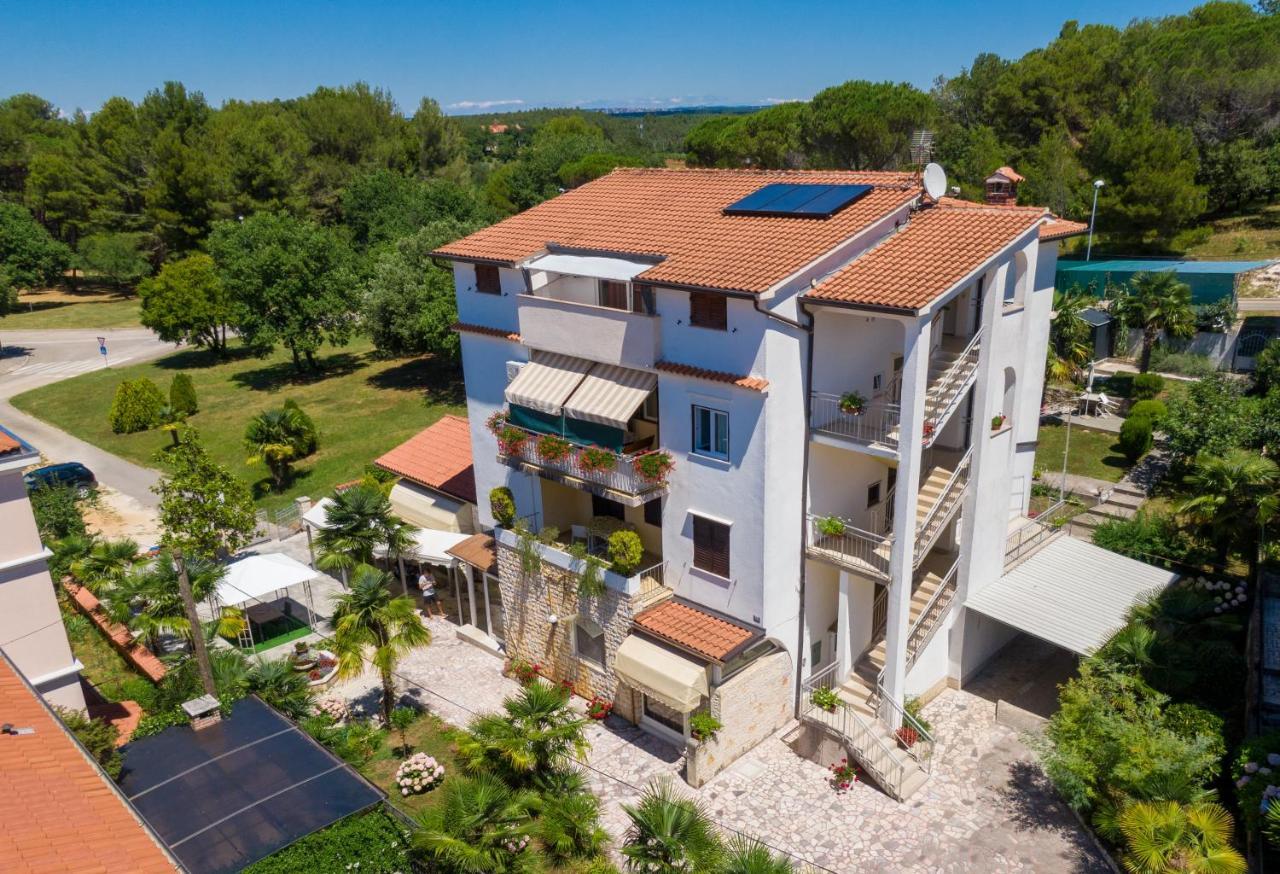 Apartments Lori Πόρετς Εξωτερικό φωτογραφία