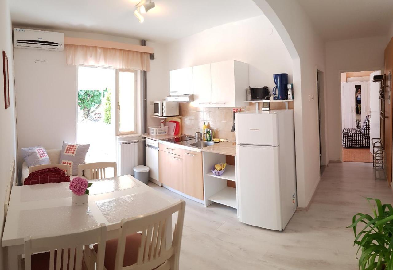 Apartments Lori Πόρετς Εξωτερικό φωτογραφία
